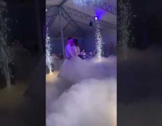 Тяжелый дым + холодные фонтаны на первый танец молодых