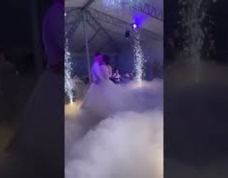 Тяжелый дым + холодные фонтаны на первый танец молодых